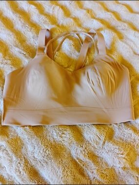 Essentials Nude Seamless Wireless Sports Bralette